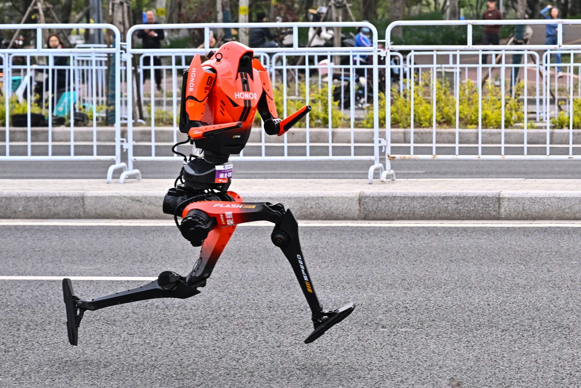 Робот-победитель показал время быстрее мирового рекорда Джейкоба Киплимо