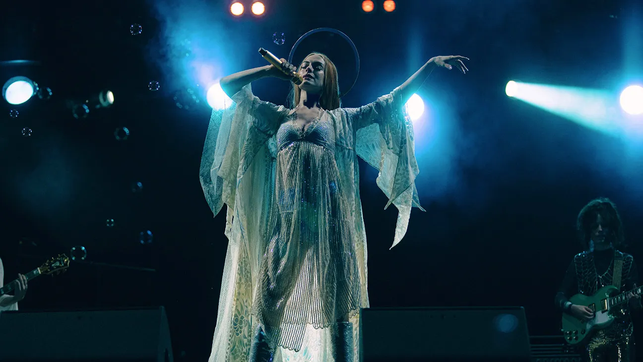 «Ощущение экстаза» — Как Энн Хэтэуэй и FKA twigs создали грохочущий саундтрек к «Матери Марии» - Такое кино
